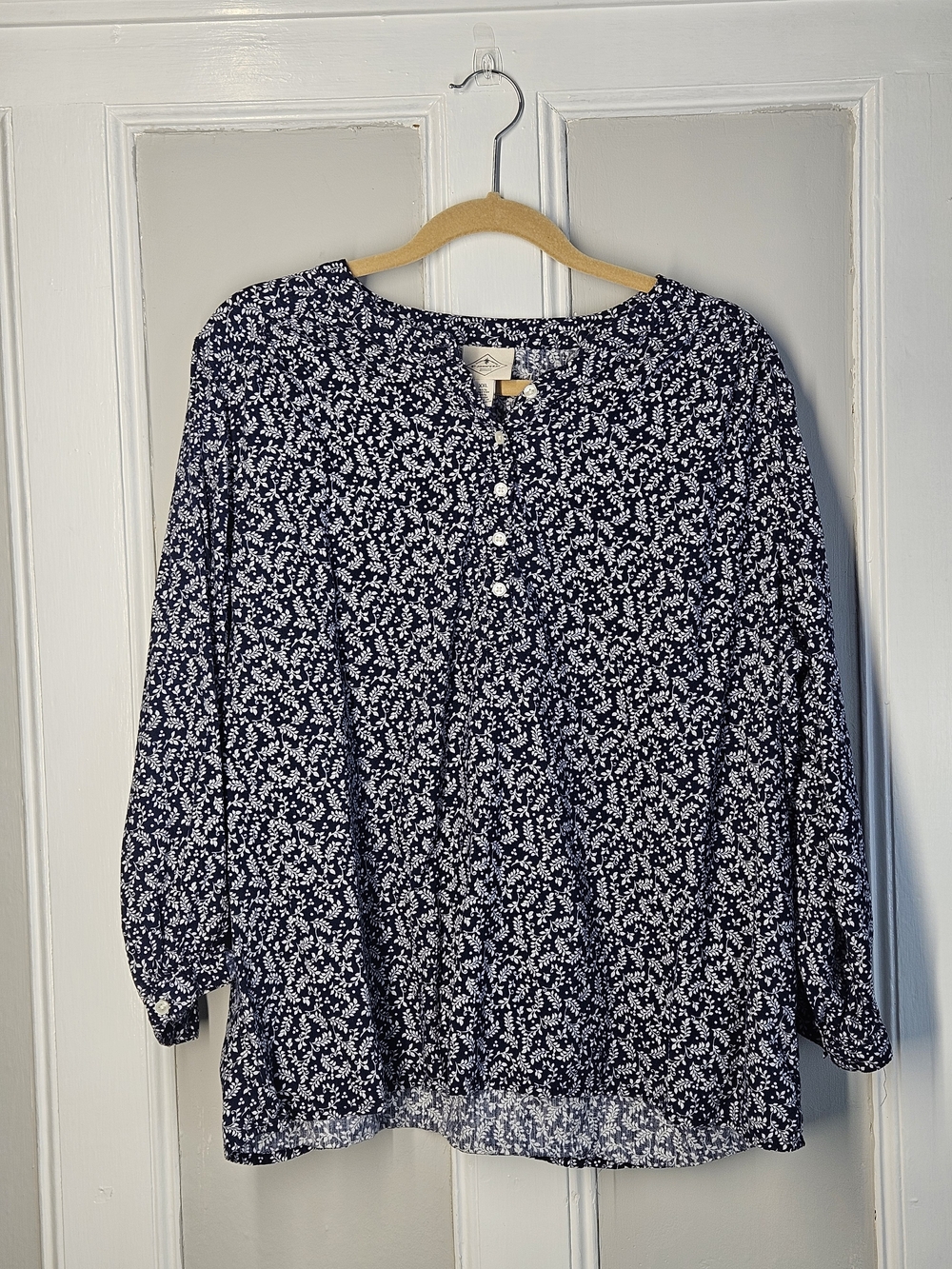 St. John's Bay Navy and White Floral Henley Tunic Sz XXL